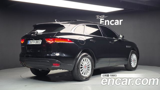 Jaguar F-PACE 2018 — photo 2