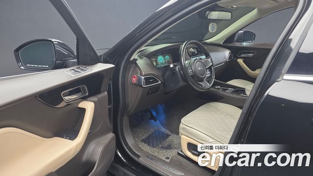Jaguar F-PACE 2018 — photo 10