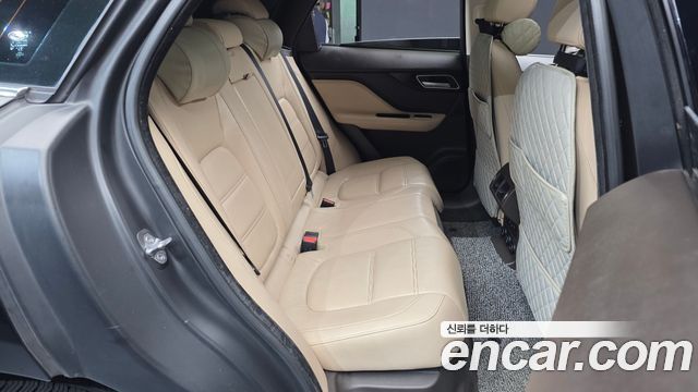 Jaguar F-PACE 2018 — photo 12