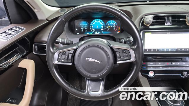Jaguar F-PACE 2018 — photo 13