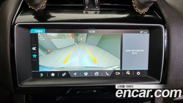 Jaguar F-PACE 2018 — photo 15