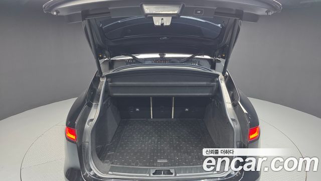 Jaguar F-PACE 2018 — photo 20