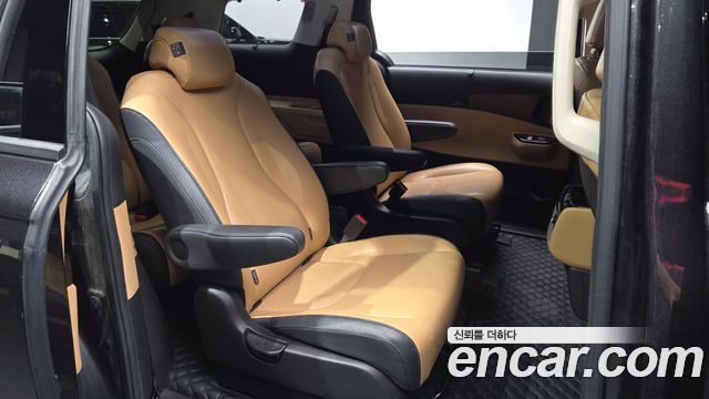 Kia Canival 2021 — photo 17