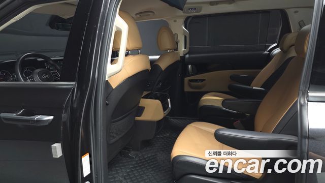 Kia Canival 2021 — photo 16