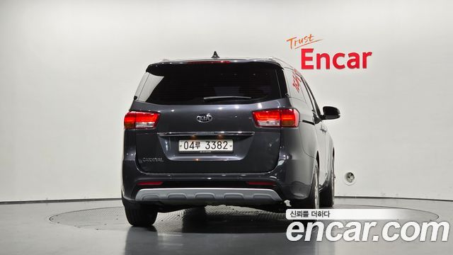 Kia Canival 2018 — photo 4