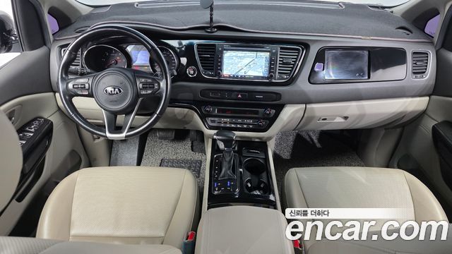 Kia Canival 2018 — photo 10