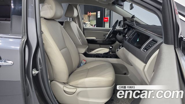 Kia Canival 2018 — photo 17
