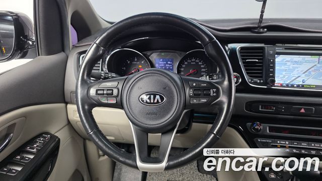 Kia Canival 2018 — photo 19