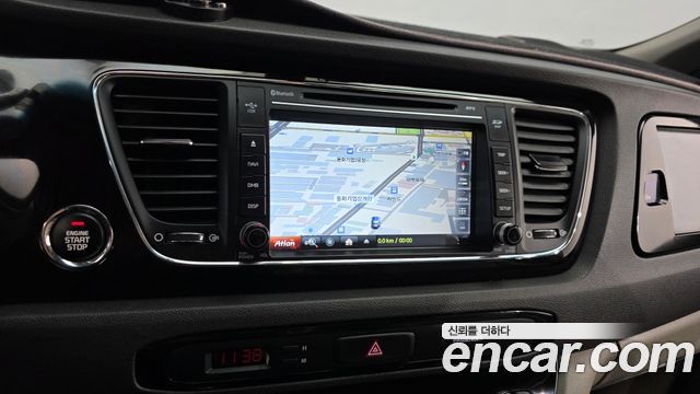 Kia Canival 2018 — photo 20
