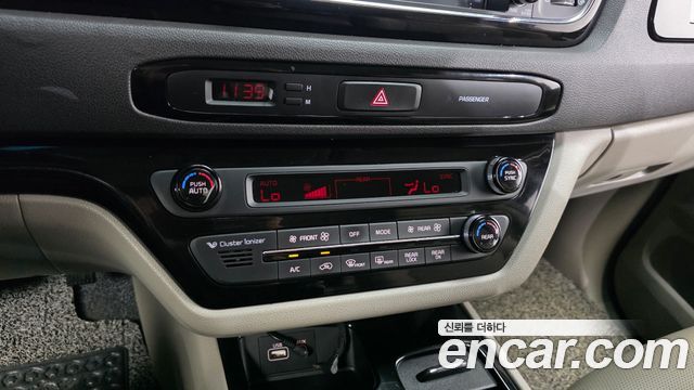 Kia Canival 2018 — photo 22
