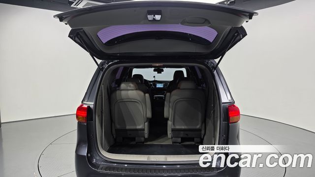 Kia Canival 2018 — photo 26