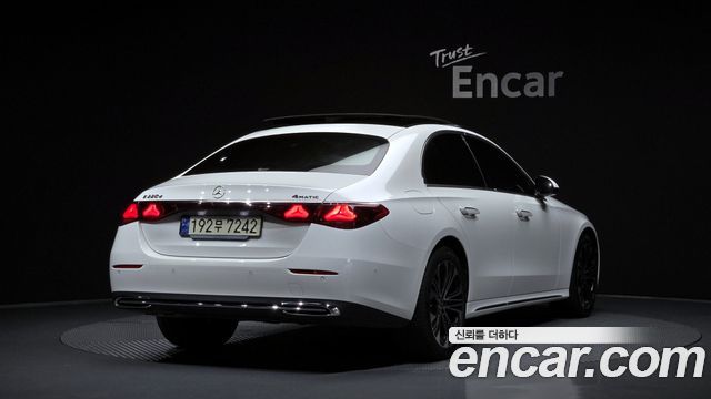 Mercedes-Benz E-Class 2024 — photo 2