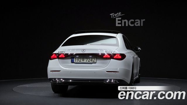 Mercedes-Benz E-Class 2024 — photo 4