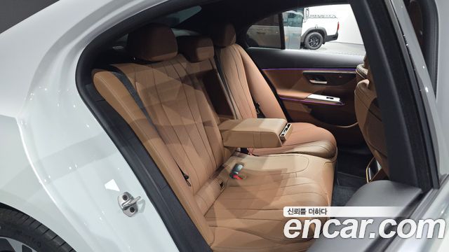 Mercedes-Benz E-Class 2024 — photo 17