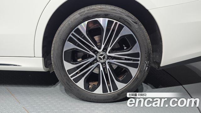 Mercedes-Benz E-Class 2024 — photo 7