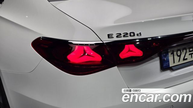 Mercedes-Benz E-Class 2024 — photo 9