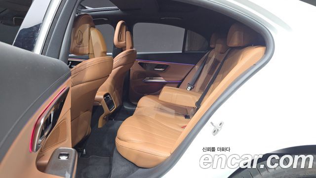 Mercedes-Benz E-Class 2024 — photo 16