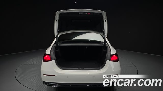 Mercedes-Benz E-Class 2024 — photo 34