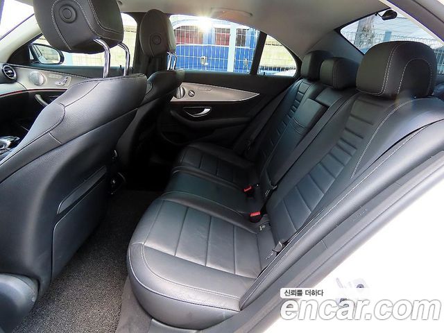 Mercedes-Benz E-Class 2019 — photo 6