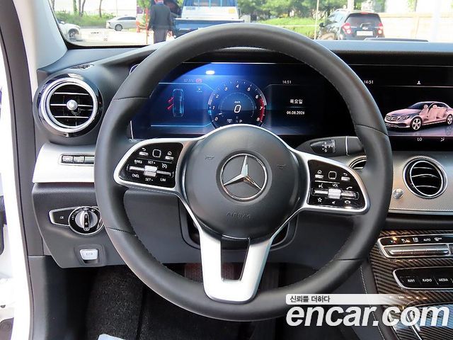 Mercedes-Benz E-Class 2019 — photo 8
