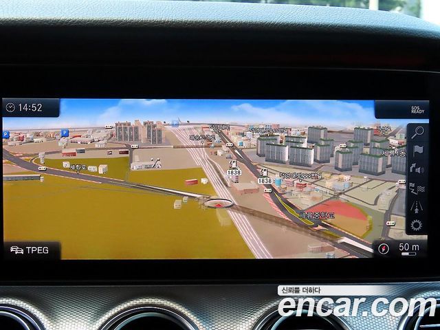 Mercedes-Benz E-Class 2019 — photo 14