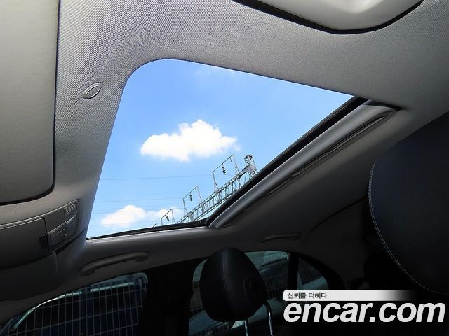 Mercedes-Benz E-Class 2019 — photo 16