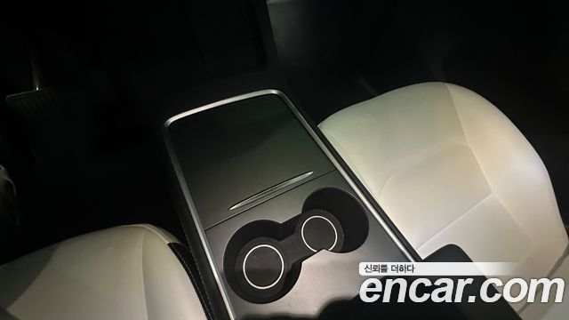 Tesla Model Y 2023 — photo 16