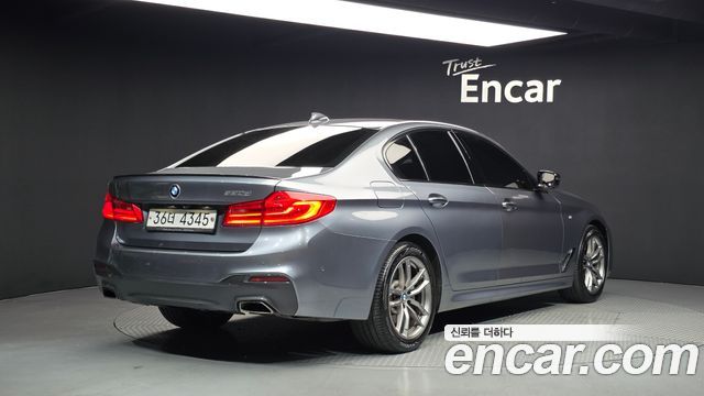 BMW 5-Series 2018 — photo 2