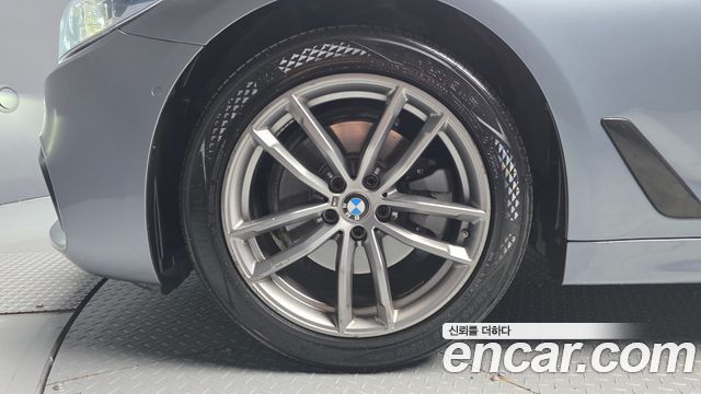 BMW 5-Series 2018 — photo 5