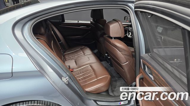 BMW 5-Series 2018 — photo 12
