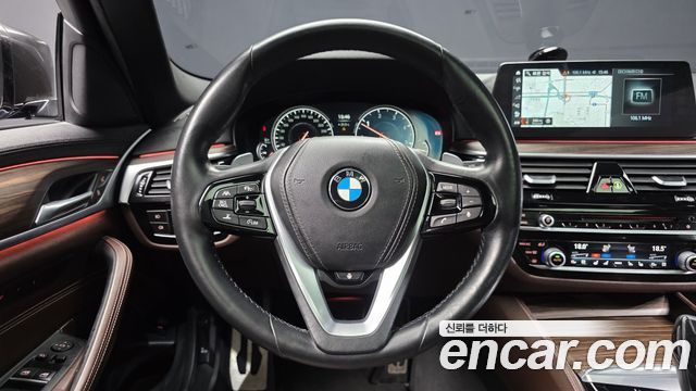 BMW 5-Series 2018 — photo 13