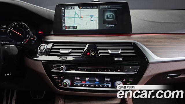BMW 5-Series 2018 — photo 14