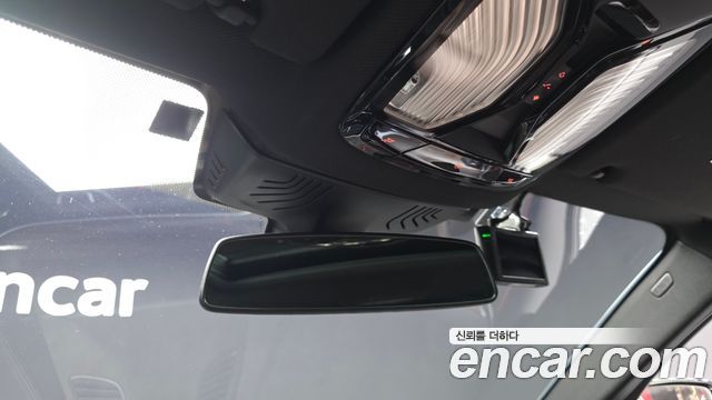 BMW 5-Series 2018 — photo 18