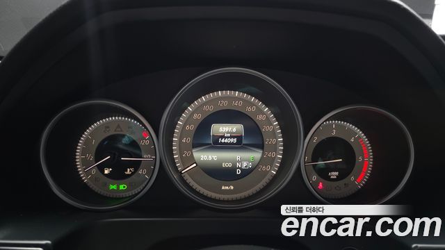 Mercedes-Benz E-Class 2014 — photo 8