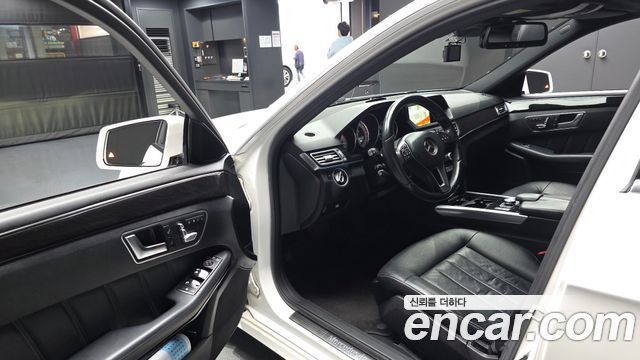 Mercedes-Benz E-Class 2014 — photo 10