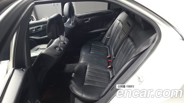 Mercedes-Benz E-Class 2014 — photo 12