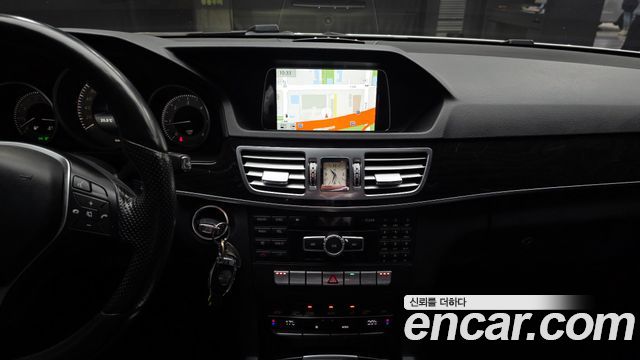 Mercedes-Benz E-Class 2014 — photo 14