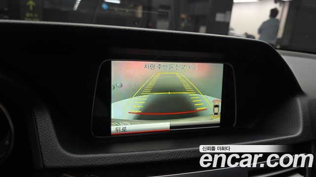 Mercedes-Benz E-Class 2014 — photo 16