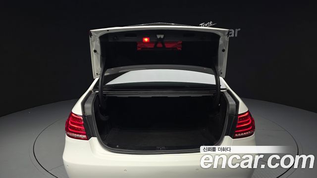 Mercedes-Benz E-Class 2014 — photo 20