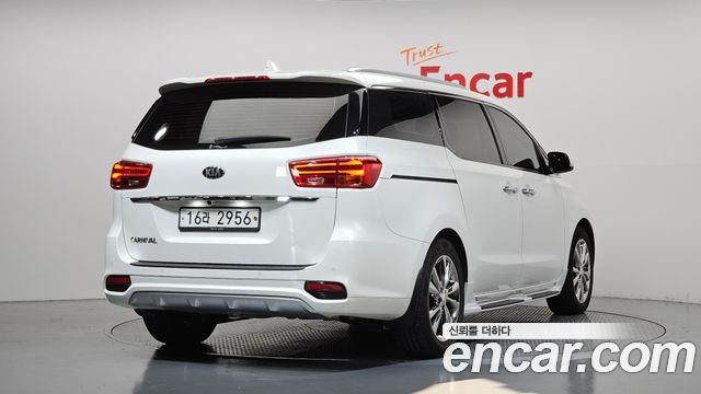 Kia Canival 2019 — photo 2