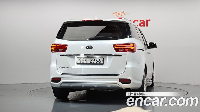 Kia Canival 2019 — photo 4