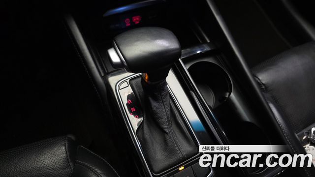 Kia K7 2017 — photo 12
