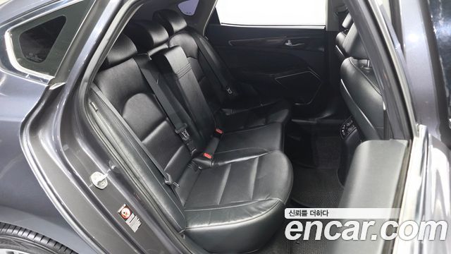 Kia K7 2017 — photo 17