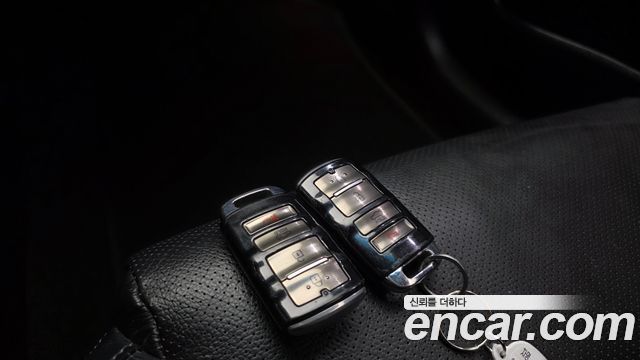 Kia K7 2017 — photo 24