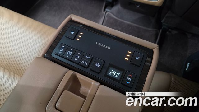 Lexus ES 2017 — photo 18