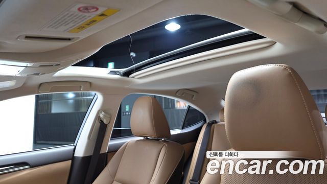 Lexus ES 2017 — photo 19