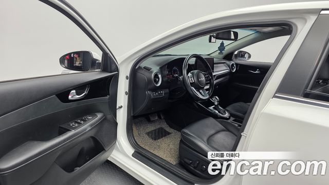 Kia K3 2022 — photo 13