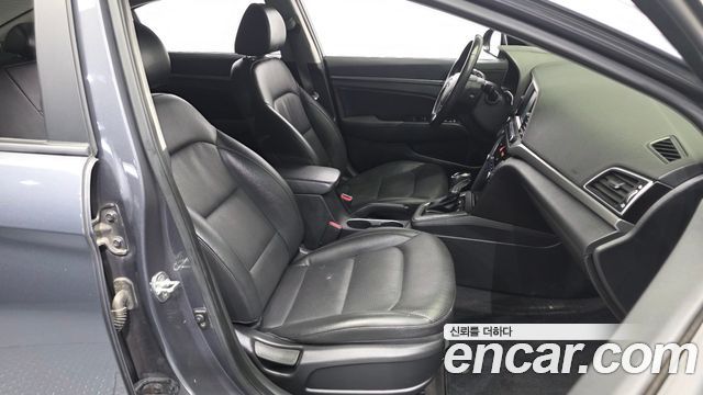 Hyundai AVANTE 2017 — photo 17