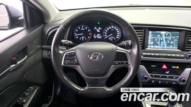 Hyundai AVANTE 2017 — photo 19