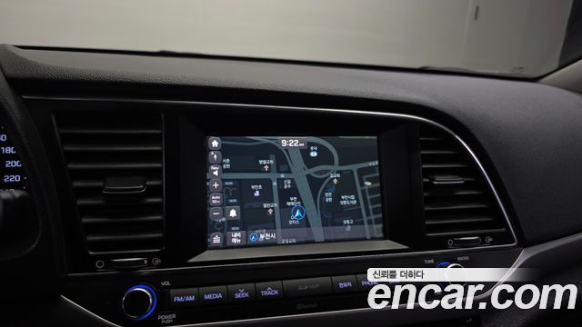 Hyundai AVANTE 2017 — photo 20